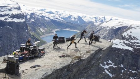 shining_trolltunga